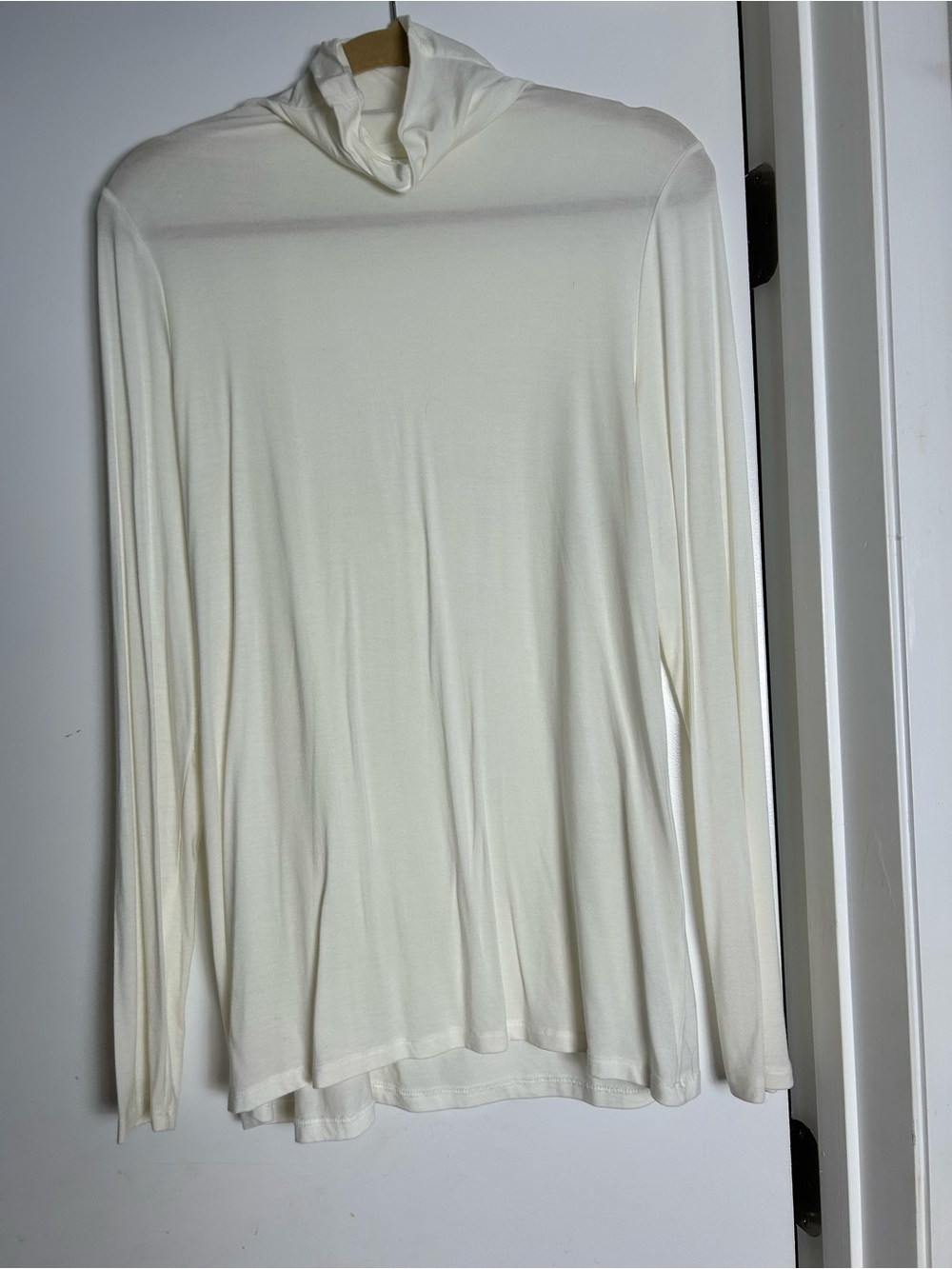 14th & Union Ivory Long Sleeve Turtleneck Top